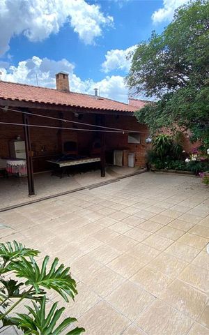 Casa à venda com 220m², 4 quartos e 3 vagas