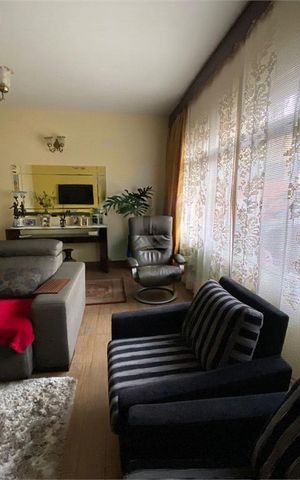 Casa à venda com 220m², 4 quartos e 3 vagas