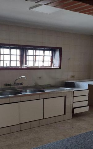Casa à venda com 255m², 3 quartos e 4 vagas