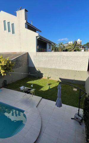 Casa à venda com 202m², 4 quartos e 2 vagas