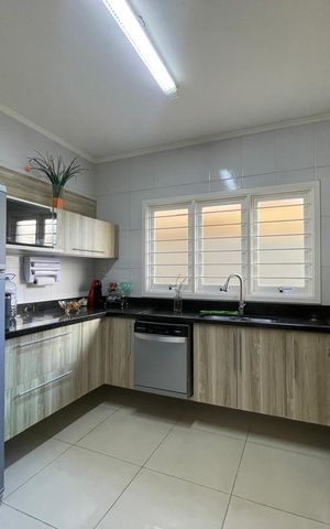 Casa à venda com 202m², 4 quartos e 2 vagas