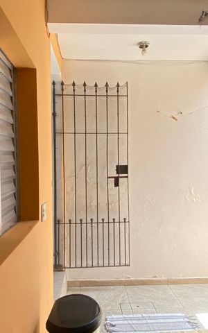 Casa à venda com 200m², 3 quartos e 2 vagasÁrea de Serviço - Hall de entrada