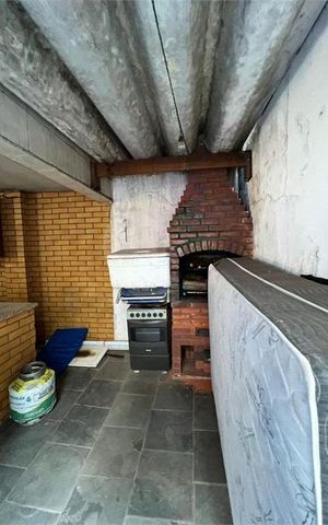 Casa à venda com 153m², 4 quartos e 5 vagas