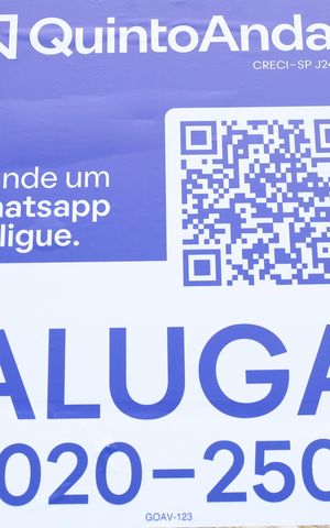 Apartamento para alugar com 55m², 2 quartos e sem vagaPlaca GRANDE instalada na fachada do condomínio, dia 08.09.2026 - Código da placa: GOAV-123
