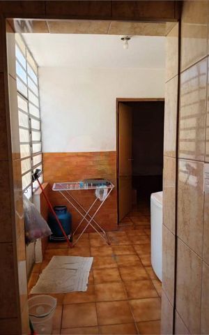Casa à venda com 298m², 5 quartos e 6 vagas