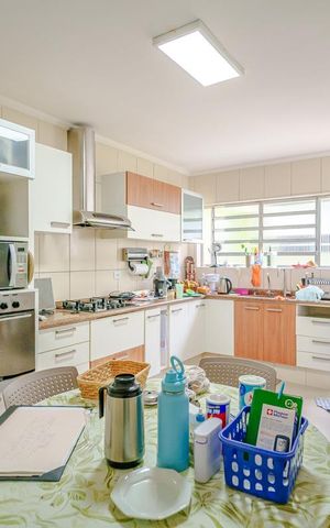 Casa à venda com 150m², 3 quartos e 4 vagas Casa à venda com 150m², 3 quartos e 4 vagasCozinha