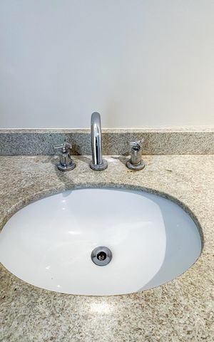 Apartamento para alugar com 72m², 2 quartos e 1 vaga Apartamento para alugar com 72m², 2 quartos e 1 vagaBanheiro social