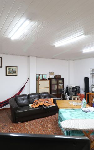 Casa à venda com 400m², 3 quartos e 8 vagasSalão 