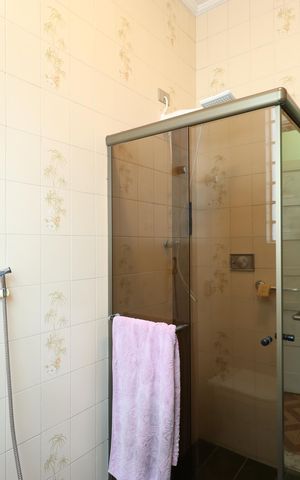 Casa à venda com 400m², 3 quartos e 8 vagasBanheiro 