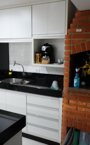 Casa à venda com 260m², 5 quartos e 5 vagasCozinha e Área de Serviço