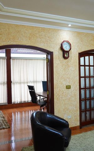 Casa à venda com 260m², 5 quartos e 5 vagasSala 7
