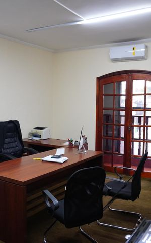 Casa à venda com 260m², 5 quartos e 5 vagasSala 7