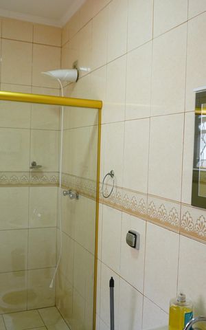 Casa à venda com 260m², 5 quartos e 5 vagasBanheiro 2
