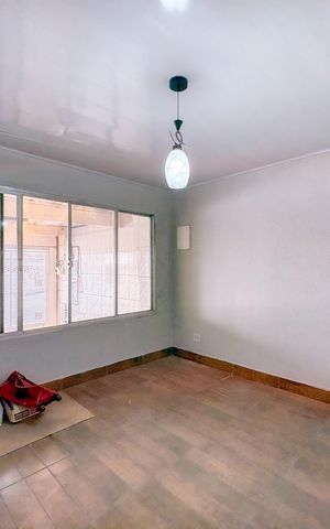 Casa para alugar com 80m², 2 quartos e 1 vaga Casa para alugar com 80m², 2 quartos e 1 vagaSala