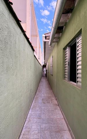 Casa para alugar com 80m², 2 quartos e 1 vaga Casa para alugar com 80m², 2 quartos e 1 vagaCorredor