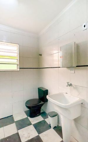 Casa para alugar com 80m², 2 quartos e 1 vaga Casa para alugar com 80m², 2 quartos e 1 vagaBanheiro/ lavanderia