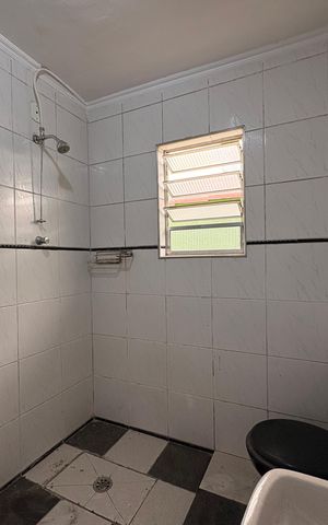 Casa para alugar com 80m², 2 quartos e 1 vaga Casa para alugar com 80m², 2 quartos e 1 vagaBanheiro/ lavanderia