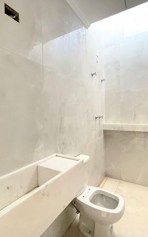 Casa à venda com 102m², 3 quartos e 2 vagas Casa à venda com 102m², 3 quartos e 2 vagasBanheiro