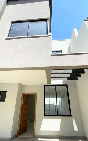 Casa à venda com 102m², 3 quartos e 2 vagas Casa à venda com 102m², 3 quartos e 2 vagasÁrea externa