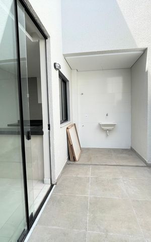 Casa à venda com 102m², 3 quartos e 2 vagas Casa à venda com 102m², 3 quartos e 2 vagasÁrea de serviço