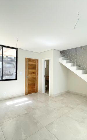 Casa à venda com 102m², 3 quartos e 2 vagas Casa à venda com 102m², 3 quartos e 2 vagasSala