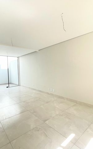 Casa à venda com 102m², 3 quartos e 2 vagas Casa à venda com 102m², 3 quartos e 2 vagasSala