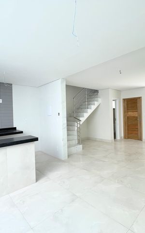 Casa à venda com 102m², 3 quartos e 2 vagas Casa à venda com 102m², 3 quartos e 2 vagasCozinha