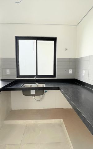 Casa à venda com 102m², 3 quartos e 2 vagas Casa à venda com 102m², 3 quartos e 2 vagasCozinha