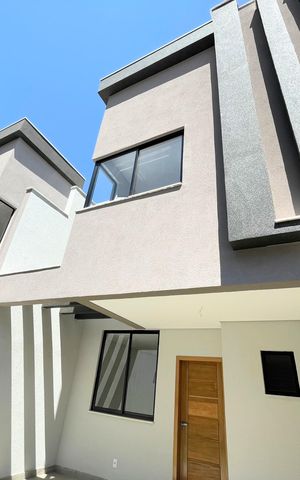 Casa à venda com 102m², 3 quartos e 2 vagas Casa à venda com 102m², 3 quartos e 2 vagasÁrea externa