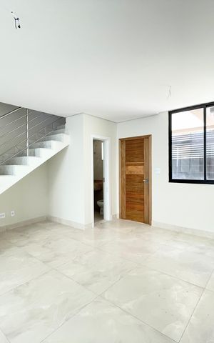Casa à venda com 102m², 3 quartos e 2 vagas Casa à venda com 102m², 3 quartos e 2 vagasSala