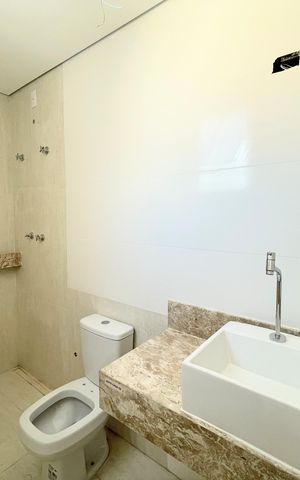 Casa à venda com 102m², 3 quartos e 2 vagas Casa à venda com 102m², 3 quartos e 2 vagasBanheiro