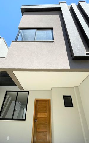 Casa à venda com 102m², 3 quartos e 2 vagas Casa à venda com 102m², 3 quartos e 2 vagasÁrea externa
