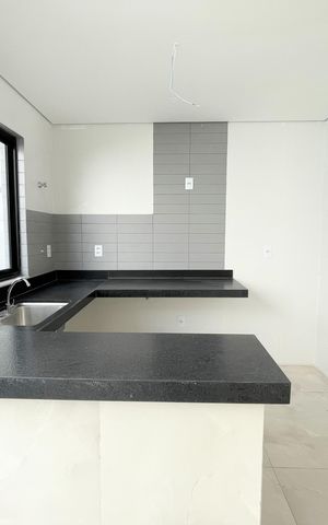 Casa à venda com 102m², 3 quartos e 2 vagas Casa à venda com 102m², 3 quartos e 2 vagasCozinha