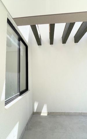 Casa à venda com 102m², 3 quartos e 2 vagas Casa à venda com 102m², 3 quartos e 2 vagasÁrea externa