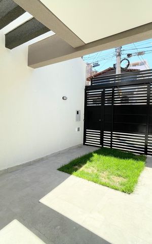 Casa à venda com 102m², 3 quartos e 2 vagas Casa à venda com 102m², 3 quartos e 2 vagasÁrea externa