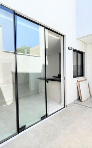 Casa à venda com 102m², 3 quartos e 2 vagas Casa à venda com 102m², 3 quartos e 2 vagasÁrea de serviço