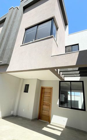 Casa à venda com 102m², 3 quartos e 2 vagas Casa à venda com 102m², 3 quartos e 2 vagasÁrea externa