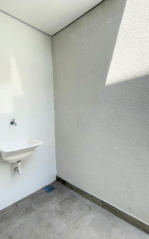 Casa à venda com 102m², 3 quartos e 2 vagas Casa à venda com 102m², 3 quartos e 2 vagasÁrea de serviço