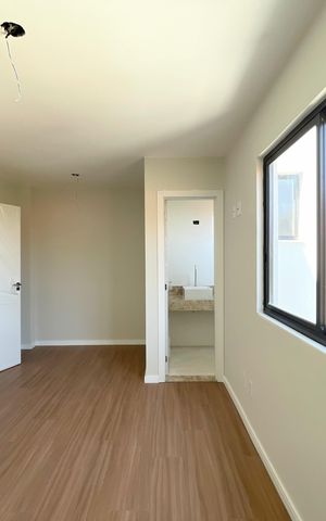 Casa à venda com 102m², 3 quartos e 2 vagas Casa à venda com 102m², 3 quartos e 2 vagasQuarto