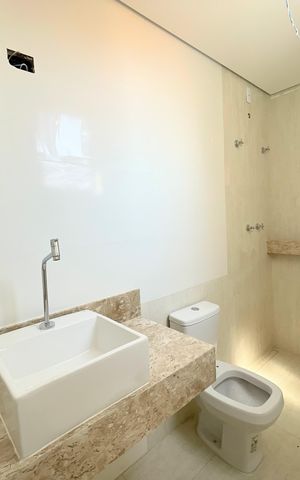 Casa à venda com 102m², 3 quartos e 2 vagas Casa à venda com 102m², 3 quartos e 2 vagasBanheiro