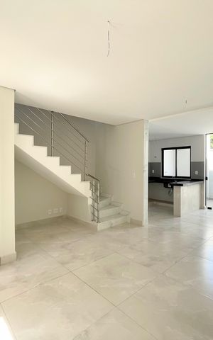 Casa à venda com 102m², 3 quartos e 2 vagas Casa à venda com 102m², 3 quartos e 2 vagasSala