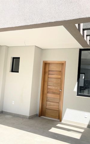 Casa à venda com 102m², 3 quartos e 2 vagas Casa à venda com 102m², 3 quartos e 2 vagasÁrea externa