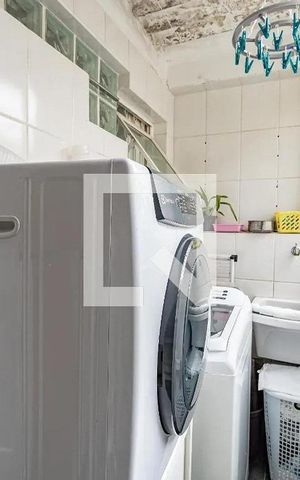 Casa à venda com 213m², 5 quartos e 2 vagas Casa à venda com 213m², 5 quartos e 2 vagasÁrea de serviço casa 1