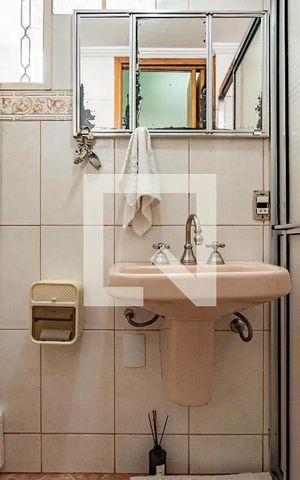 Casa à venda com 213m², 5 quartos e 2 vagas Casa à venda com 213m², 5 quartos e 2 vagasBanheiro casa 1