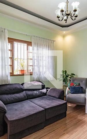 Casa à venda com 213m², 5 quartos e 2 vagas Casa à venda com 213m², 5 quartos e 2 vagasSala casa 1