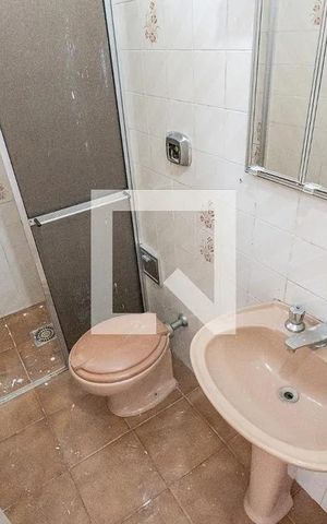 Casa à venda com 213m², 5 quartos e 2 vagas Casa à venda com 213m², 5 quartos e 2 vagasBanheiro casa 2