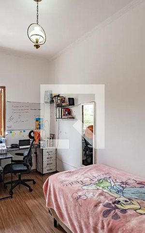 Casa à venda com 213m², 5 quartos e 2 vagas Casa à venda com 213m², 5 quartos e 2 vagasQuarto 1 casa 1