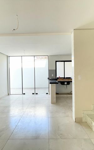 Casa à venda com 120m², 3 quartos e 2 vagas Casa à venda com 120m², 3 quartos e 2 vagasSala