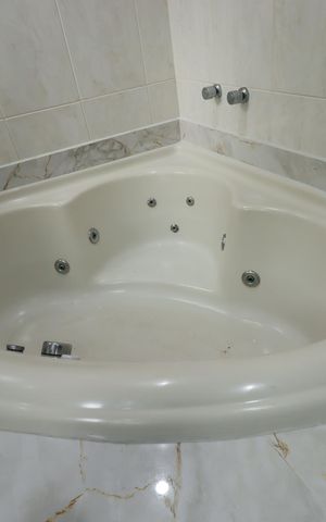 Apartamento à venda com 145m², 3 quartos e 3 vagasBanheiro da Suíte 2 - Banheira