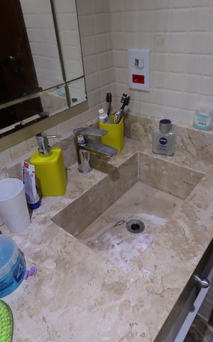 Apartamento à venda com 145m², 3 quartos e 3 vagasBanheiro da Suíte 1 - Pia